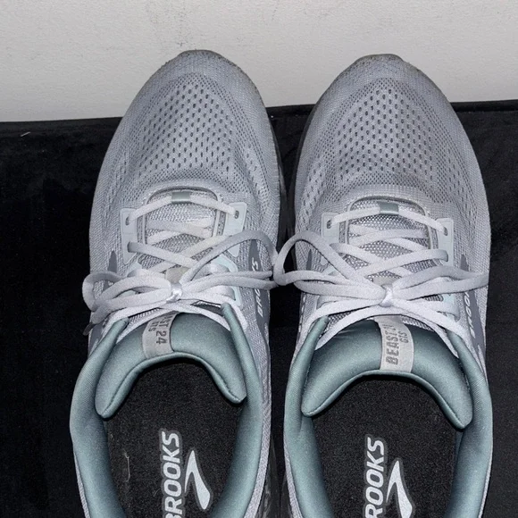 Brooks Beast GTS Light Gray Athletic Shoes - Picture 5 of 10
